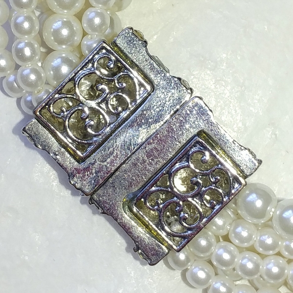 7-STRAND FAUX PEARL BRACELET WITH HUGE RHINESTONE CLASP - Picture 5 of 8